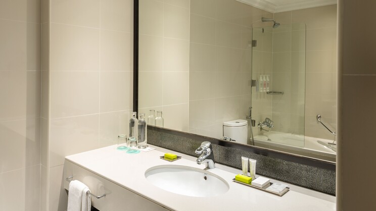 Le Meridien Mina Seyahi Beach Resort & Waterpark